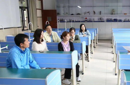 搭建有氧教育载体 有序实施行规教育——奉城第二中学接受区中小学生行为规范示范校评估检查